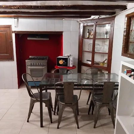 Duplex In Hall Apartment *